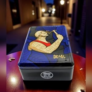 Drew Estates DE4L Blockhead Cigar Tool Kit Ashtray, Metal Stand And Metal Case